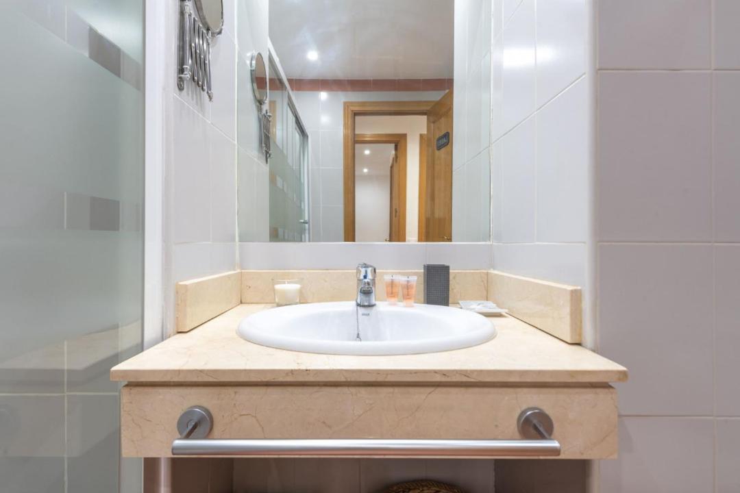 2 Bedrooms 2 Bathrooms Furnished - Malsana - With Pool - Mintystay * Madrid